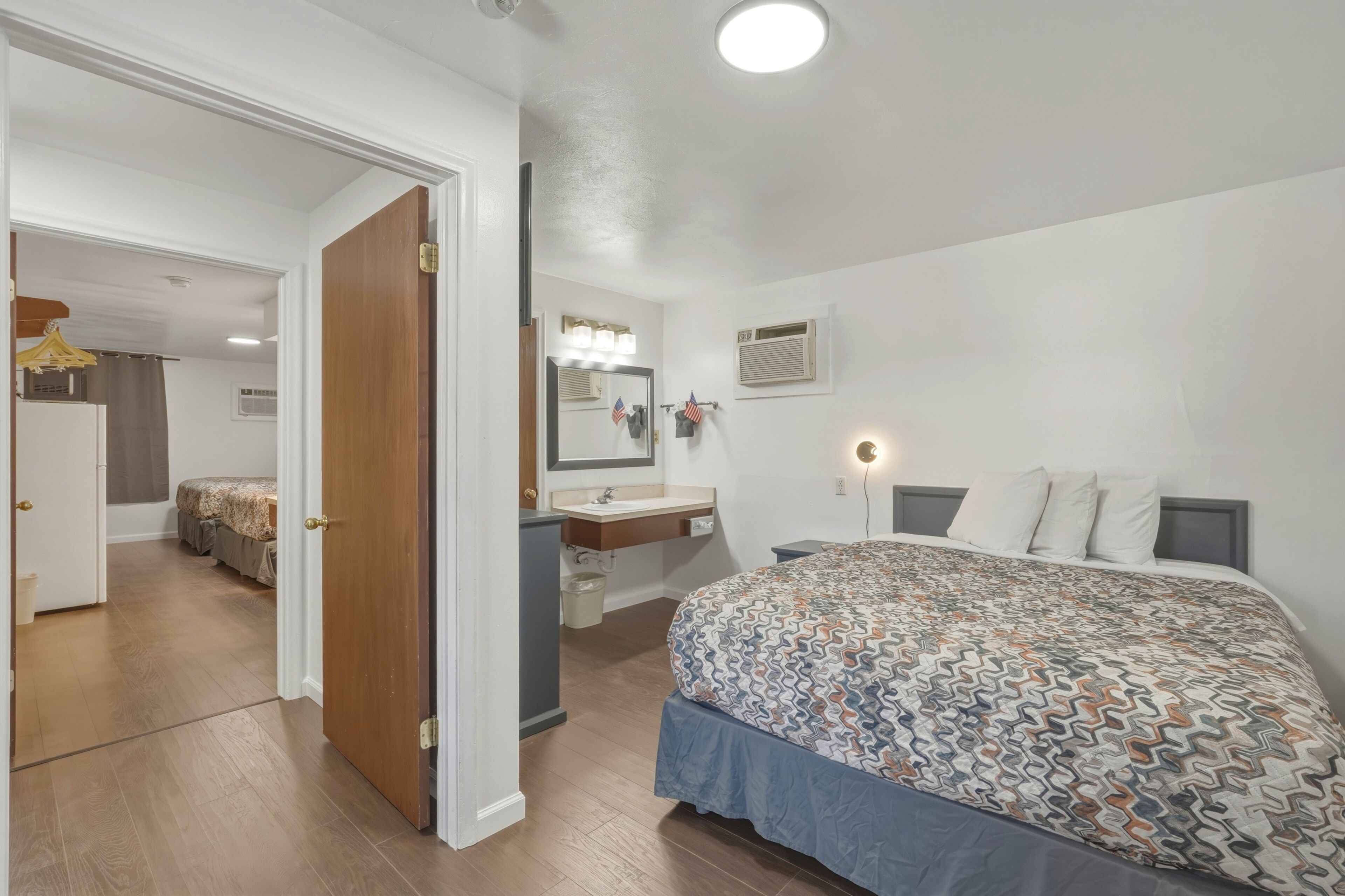 Habitació doble familiar, no fumadors | Escriptori, espai de treball apte per a portàtils i wifi gratuïta 