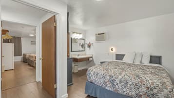 Habitació doble familiar, no fumadors | Escriptori, espai de treball apte per a portàtils i wifi gratuïta