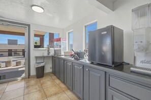 Breakfast area - Patriot Stay Motel (Vernal)