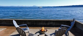 Beachfront I Pool & Hot Tub I Dogs OK I King Bed