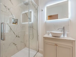 Towels - A luxurious cottage perfectly positioned in the heart of Reeth. (Reeth, near Richmond)