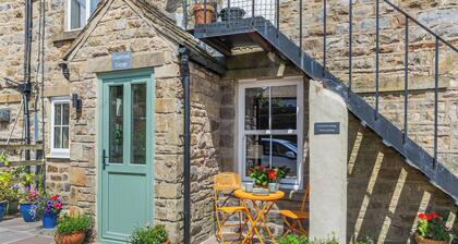 A luxurious cottage perfectly positioned in the heart of Reeth.