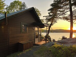 Property grounds - Paddler's Rest Lakeside Cabins and Hotel (Long Lake)