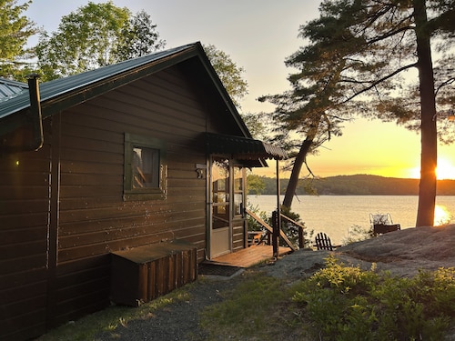 Paddler's Rest Lakeside Cabins and Hotel