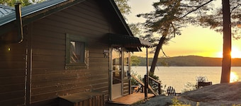 Paddler's Rest Lakeside Cabins and Hotel