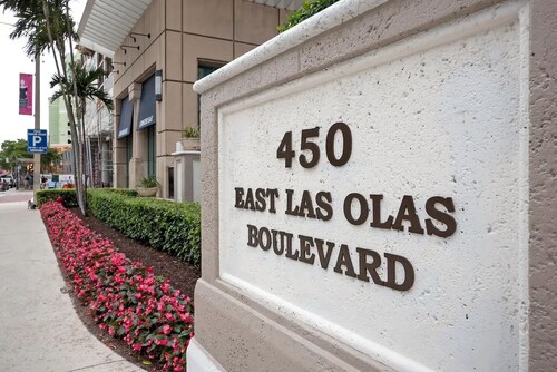 Casa Cordova Apartments By Lowkl