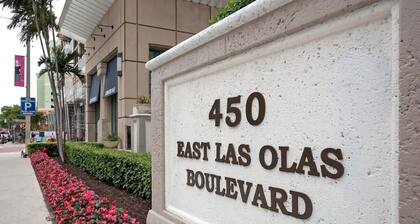 Casa Cordova Apartments By Lowkl