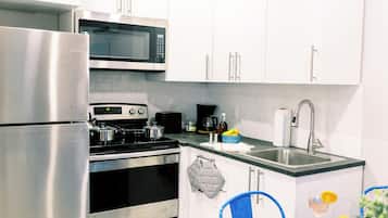 Een koelkast, een magnetron