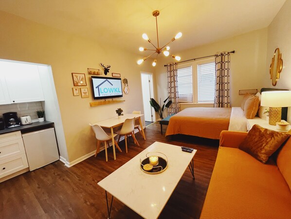 Skrivbord, strykjärn/strykbräda, gratis wi-fi och sängkläder