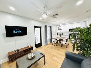 Interior - Modern, Affordable & Stylish 1 Bed APT (Fort Lauderdale)