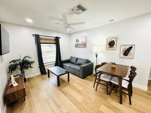 Living area - Trendy, Budget-Friendly 1 Bedroom Apt, Pool Access (Fort Lauderdale)