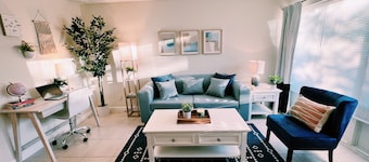 Spacious & affordable 1 Bedroom APT W/ Pool - Close to downtown and The Beach