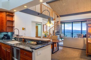 Interior - Penthouse Sweeping Ocean Views! (Lahaina)