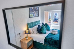 3 bedrooms, iron/ironing board, WiFi, bed sheets