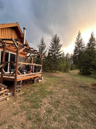 Cozy Cabin Retreat in Spirit Lake- Your Getaway to Adventure!