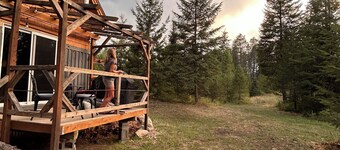 Cozy Cabin Retreat in Spirit Lake- Your Getaway to Adventure!