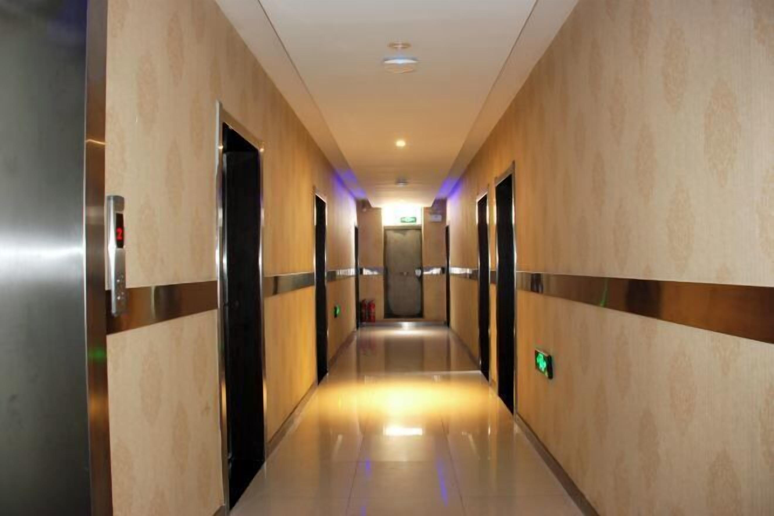 المنشأة من الداخل