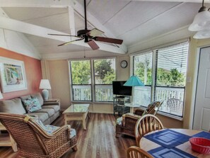 Living area - 2-bedroom villa in fantastic Marathon with WiFi, AC (Marathon)