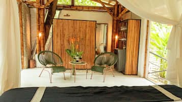 Suite el bosque | In-room safe, individually decorated, individually furnished