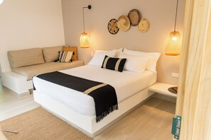 Suite Acacios | Värdeförvaringsskåp på rummet, individuell inredning och unika möbler