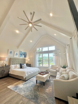20 bedrooms, desk, iron/ironing board, free WiFi - “Magnolia Overlook” Lakefront Resort Sleeps 90+! 2 Pools, Hot tubs, kayaks, etc! (Cedar Bluff)