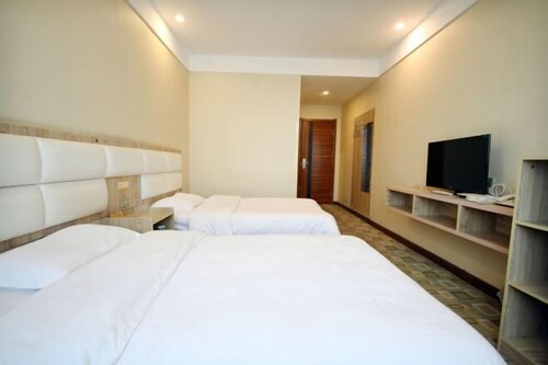 Huashan Hualong Hotel