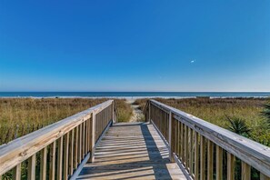 On the beach - Coastal Luxury in Oceanfront Suite w/ Mesmerizing Views! (Myrtle Beach)