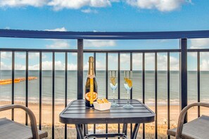 Outdoor dining - Winter Rates! Oceanfront Suite w/ MesmerizingViews (Myrtle Beach)