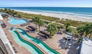 Innendørsbasseng og et oppvarmet basseng