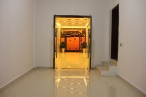 Interior - Wenquan Hostel (Yuexi)