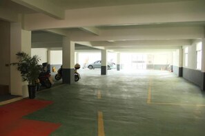 Property grounds - Wenquan Hostel (Yuexi)