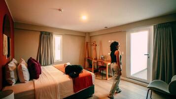 Caja de seguridad en la habitación, insonorización y wifi gratis