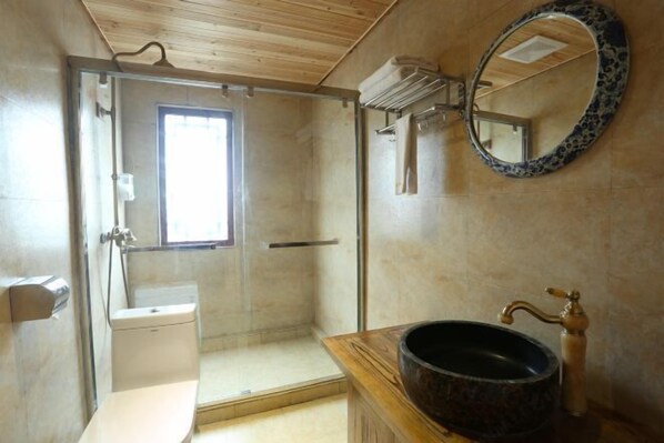 A bathroom with a shower, toilet, and sink. - Jiuqi · Longsheng Longji Holiday Homestay (Longsheng)