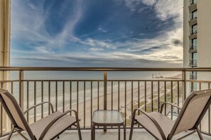 Property grounds - Winter Rates! Stunning Oceanfront Studio Suite! (Myrtle Beach, SC 29577)