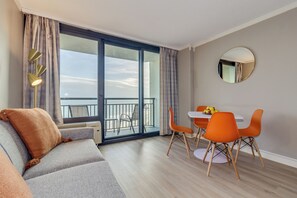 TV - Stunning Oceanfront Studio Suite! (Myrtle Beach, SC 29577)