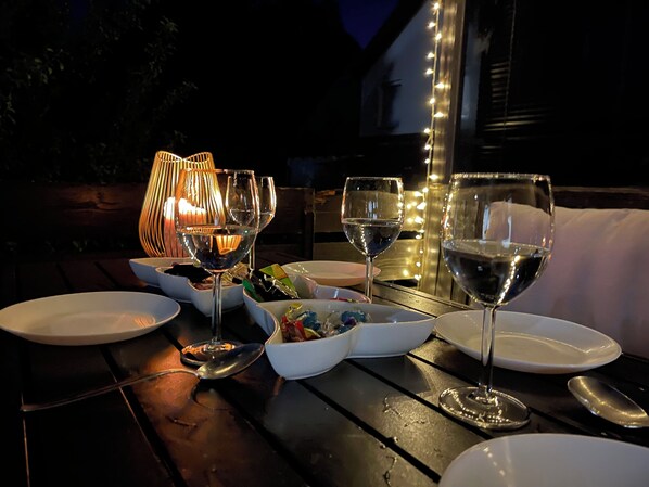 Outdoor dining - Townhouse Lotus in a prime location! 5 minutes from Legoland. families & pets. (Günzburg)