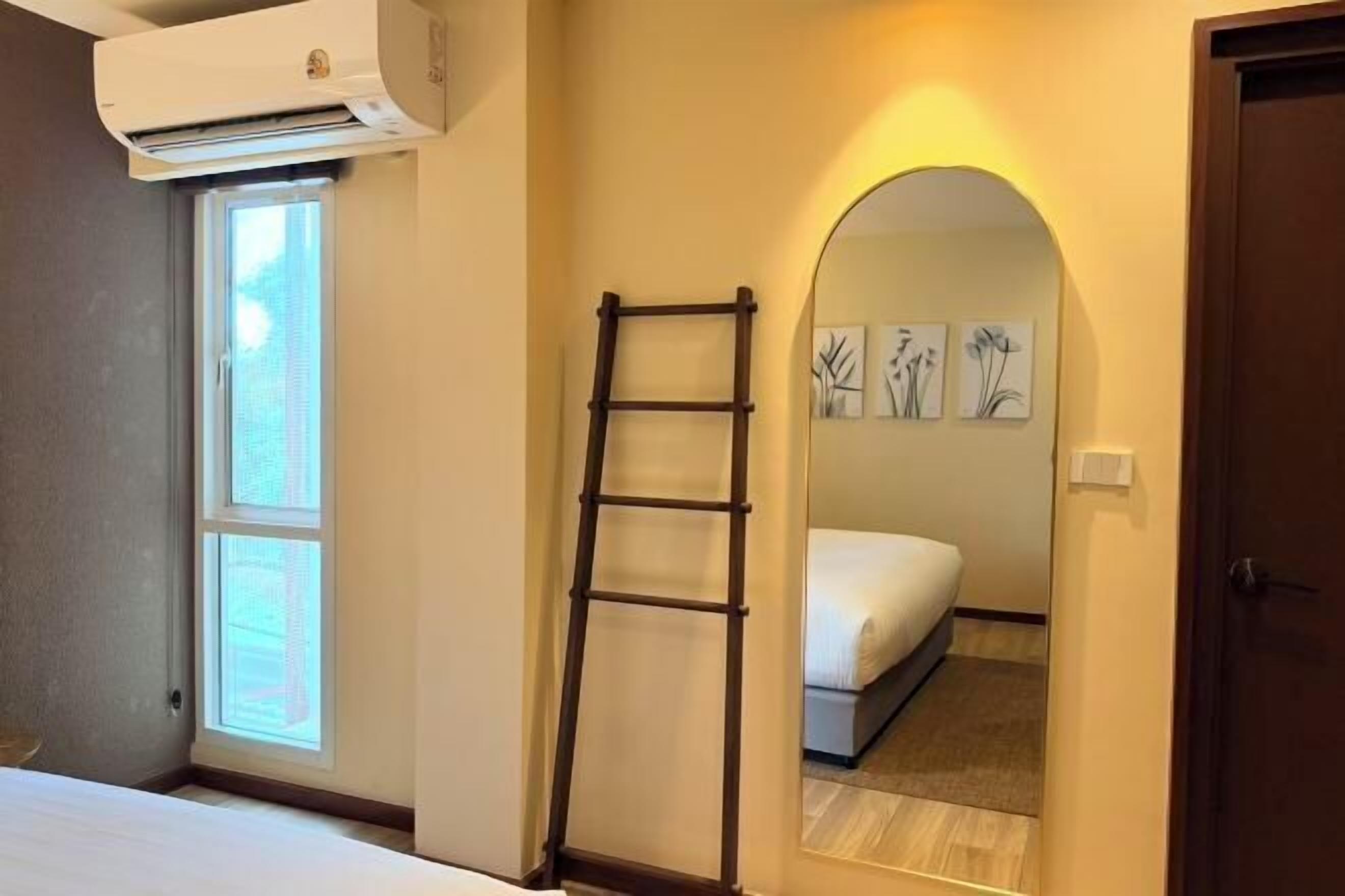 Zimmersafe, Schreibtisch, Verdunkelungsvorhänge, kostenloses WLAN