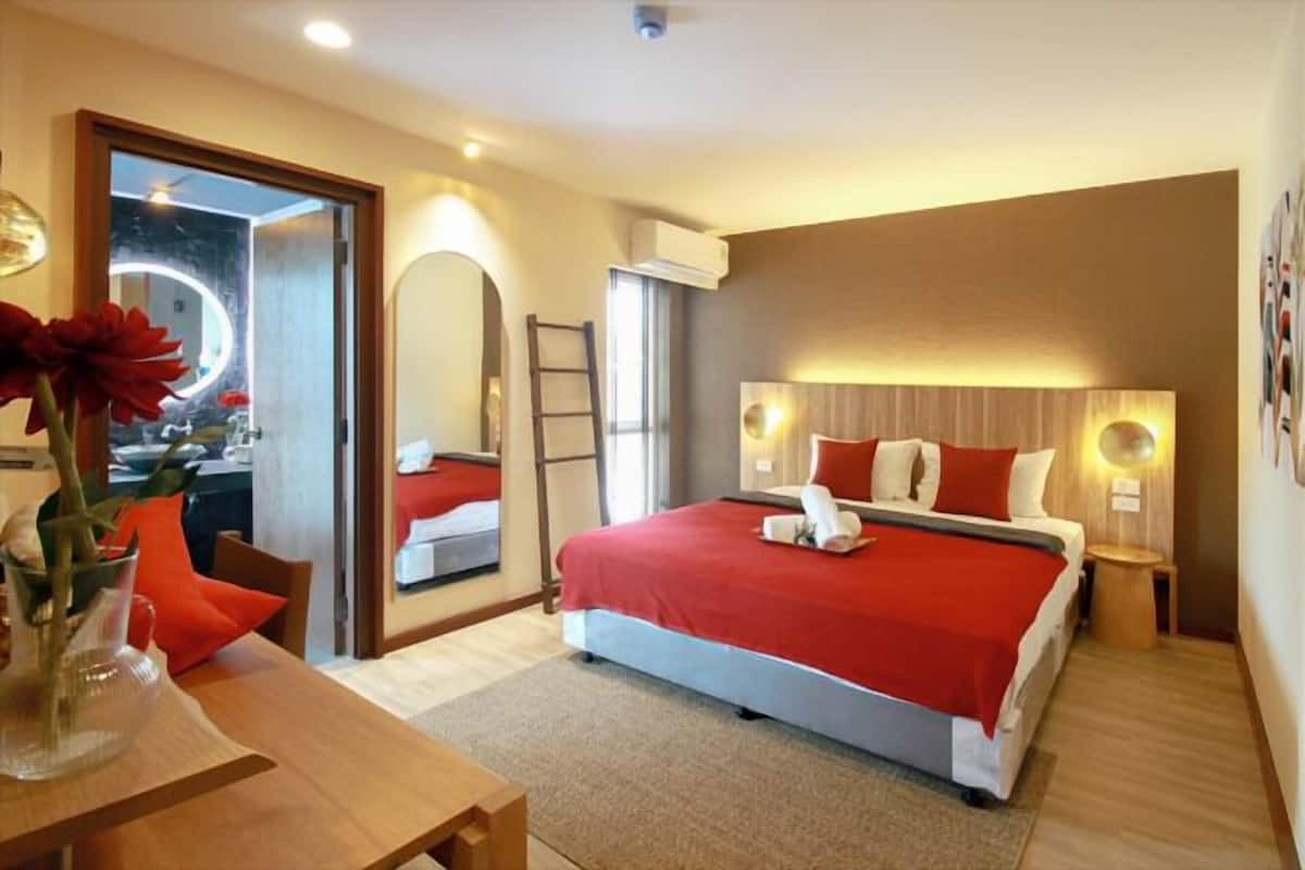 In-room safe, desk, blackout curtains, free WiFi