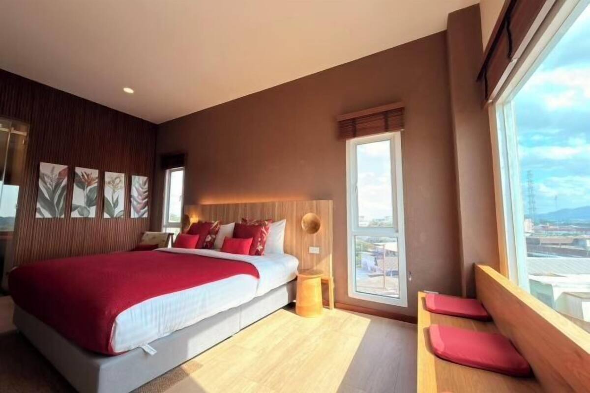 Zimmersafe, Schreibtisch, Verdunkelungsvorhänge, kostenloses WLAN