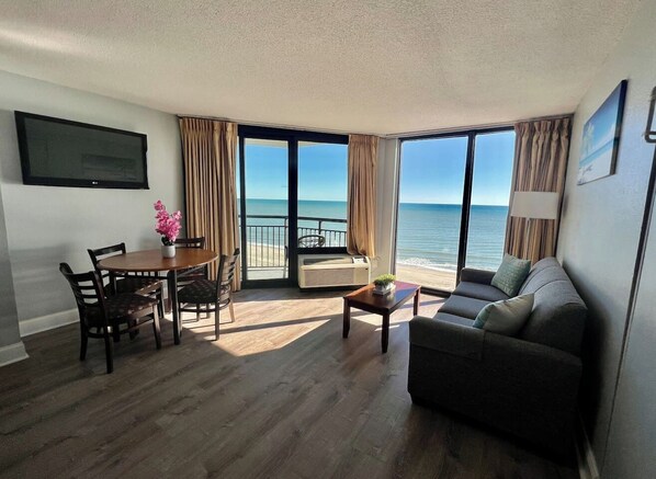 TV - Winter Rates! Gorgeous Oceanfront Suite! 1Br Condo/ Dog friendly (Myrtle Beach)