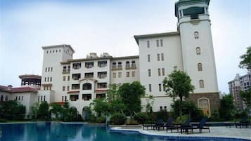 حمام سباحة