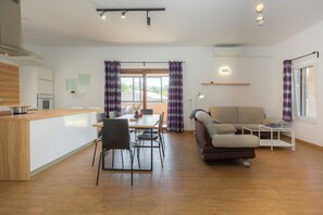 Smart TV, fireplace - Ferienhaus Cerovci, Haus in der Natur. In der Nähe des Meeres und der Stadt (Labin)