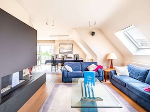 Apartment | Dining - Apartment in De Panne Near the Beach (De Panne)