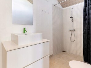 House | Bathroom | Bathtub - 5 Star Holiday Home in Lokken (Lokken)
