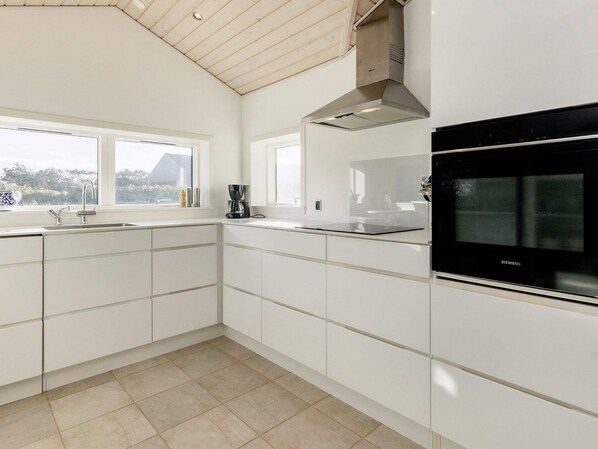 House | Private kitchen | Microwave, highchair - 5 Star Holiday Home in Lokken (Lokken)