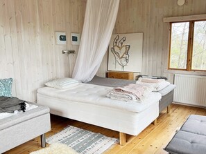 House | 5 bedrooms, individually furnished - 9 Person Holiday Home in Huddinge (Huddinge)