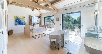 Beautiful Holiday Home With Pool