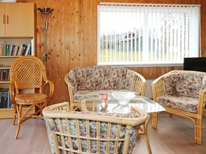 House | Living area - 4 Person Holiday Home in Hadsund (Hadsund)