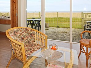 House | Dining - 4 Person Holiday Home in Hadsund (Hadsund)