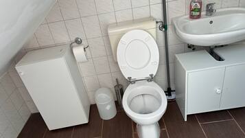 Toallas, jabón y papel higiénico